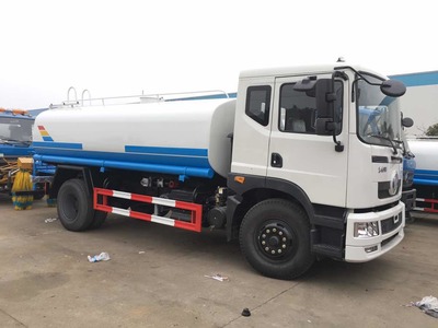 東風(fēng)創(chuàng)普12立方灑水車 城市環(huán)衛(wèi)的得力助手