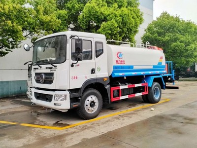 東風多利卡D9型13方灑水抑塵車 城市環(huán)境與應急搶險的多面手