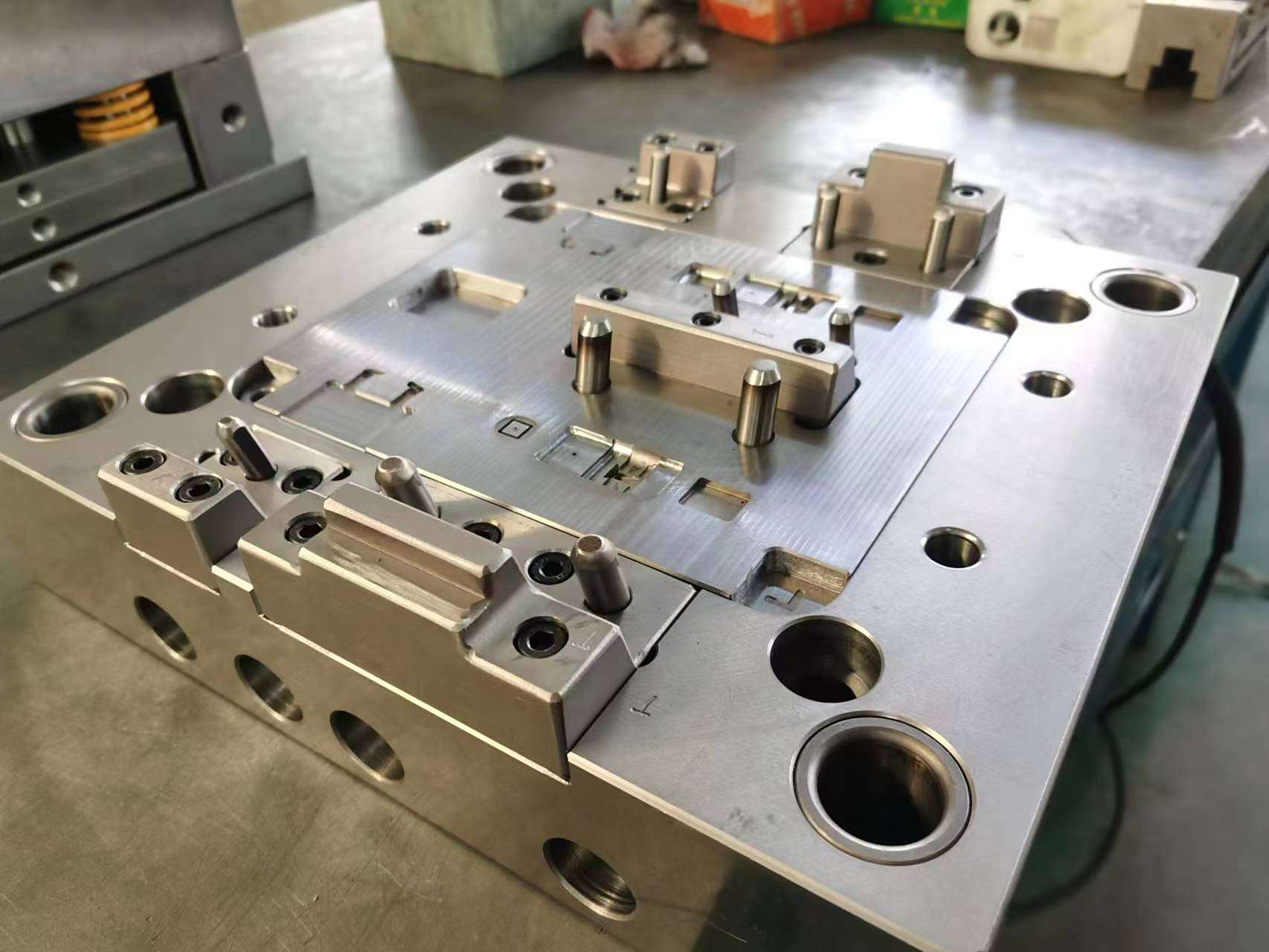 數拉加工模具在現代注塑加工中的應用與優勢